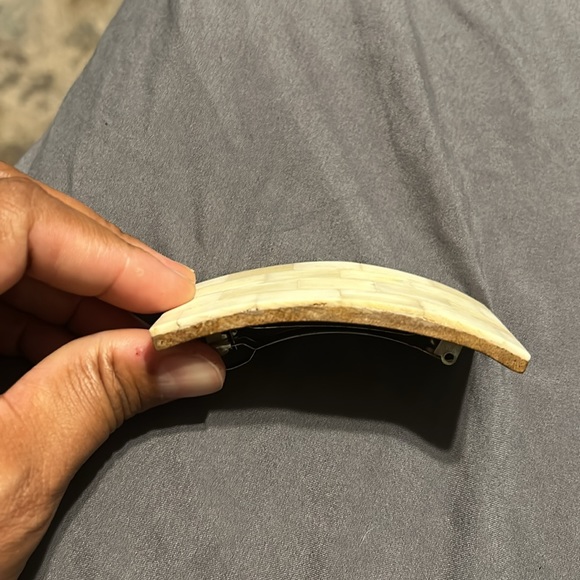 NWOT Artisan Shell and Wood Hair Clip - Picture 4 of 6
